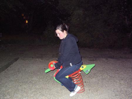 Camille sur son canard de bois!